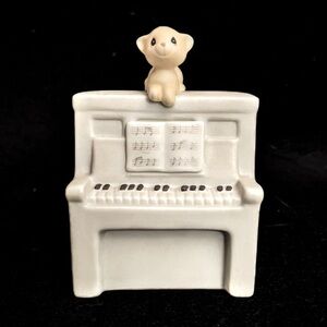 1984 Precious Moments figurine Lord Keep My Life in Tune plays “Amazing Grace”